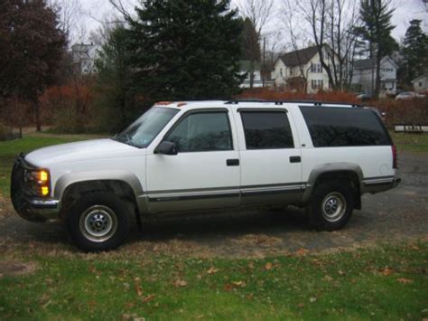 Purchase Used 1998 Chevy Suburban Ls 2500 White 4wd Auto 454