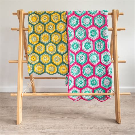 Yarn And Colors Flower Hexagon Baby Blanket Haakpakket Wolplein Nl