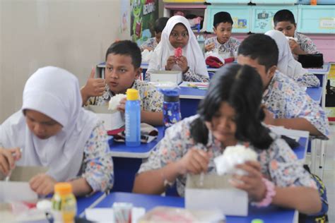 Menu Makan Bergizi Gratis Sesuai Daerah Bisa Nasi Jagung Sagu