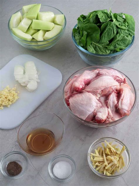 Tinolang Manok (Chicken Tinola) - Kawaling Pinoy