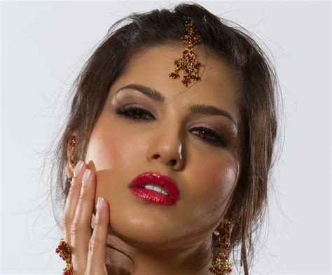 STAR HD PHOTOS Indian Sex Appeal Sunny Leone