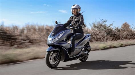 Nova Honda PCX 2023 ganha motor mais potente e preços partem de R 15