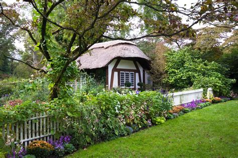 18 Quaint Cottage Garden Designs Bursting With Color - Garden Lovers Club