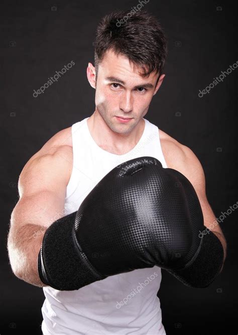 Strong Athletic Muscle Man Sports Guy Showing His Muscles — Stock Photo