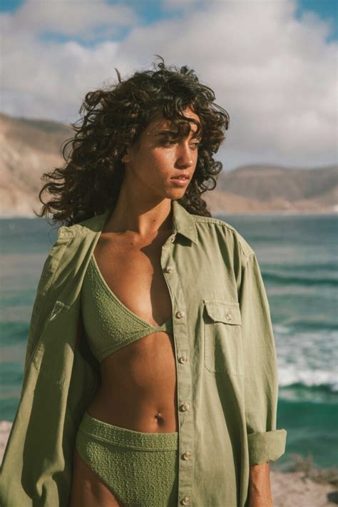 Hot Sexy Lauryn Holmquist Bikini Pics