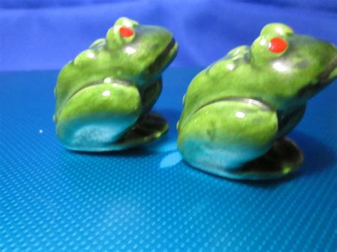 Vintage Frog Salt And Pepper Shakers Unsigned Dining Eating Etsy