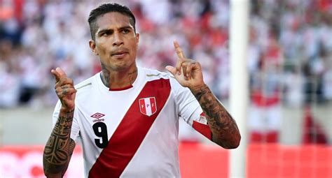 Juega Paolo Guerrero Una Defensa Al Jugador Franquicia Rusia 2018