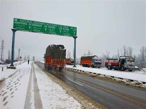 Jammu Srinagar National Highway Opens For Traffic Ibtimes India