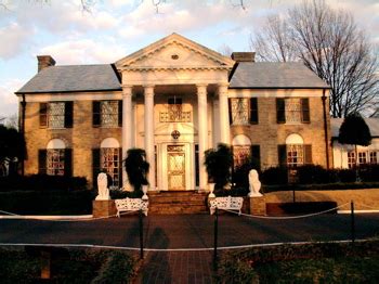 Elvis Presley's Graceland … What It Was Like in 1957