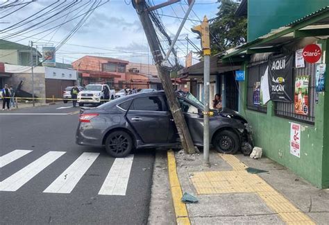 Carro Choca Contra Poste Y Deja Sin Electricidad A Vecinos De Sabanilla