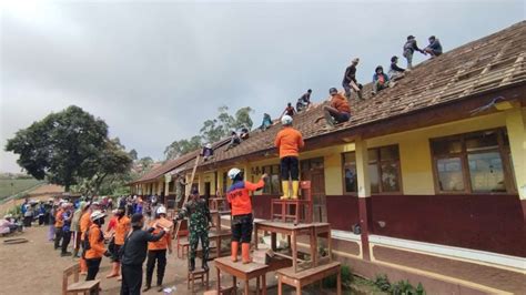 Pembangunan Ulang Sdn Barusari Yayasan Bakti Barito Menggunakan