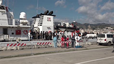 Messina Soccorsi 200 Migranti Giunti Al Molo Norimberga A Bordo Della