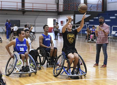 El básquet es uno solo: hermoso encuentro entre jugadores de sillas de