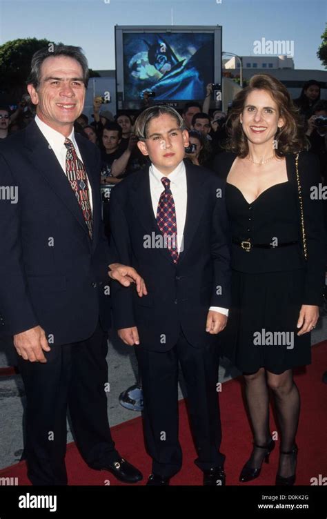 TOMMY LEE JONES with his family at Batman premiere 1995.k1821fb.(Credit ...