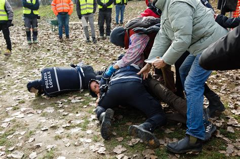 Scontri Oggi A Bologna Con Due Agenti Feriti Il Comune Inaccettabile