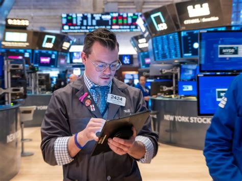 Wall Street ouvre en hausse rebond après le trou d air de la tech