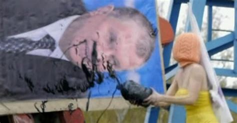 Integrantes da banda Pussy Riot são chicoteadas por seguranças de