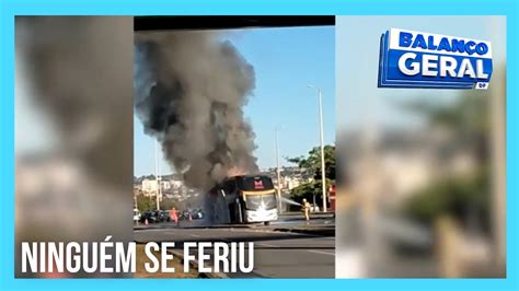 Ônibus levando 30 passageiros pega fogo na EPTG YouTube