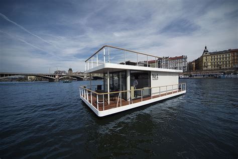 No1 Houseboat Exterior