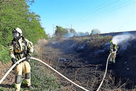 Laatzen Böschungsbrand in Gleidingen legt Bahnverkehr kurzzeitig lahm