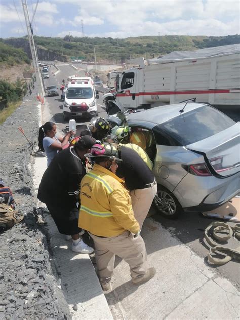 Chocan de frente en la carretera a Coroneo Noticias de Querétaro