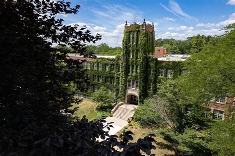 Home | Aquinas College
