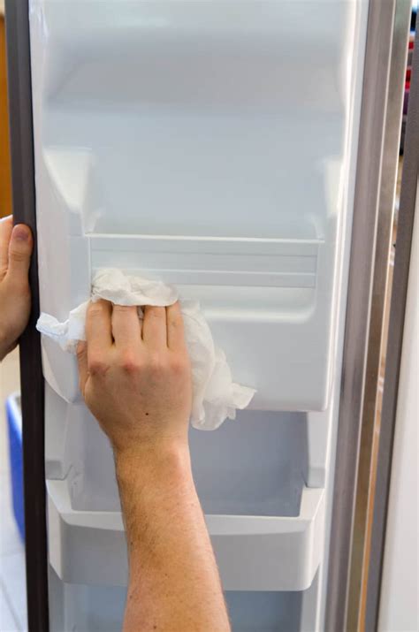 how to clean your freezer