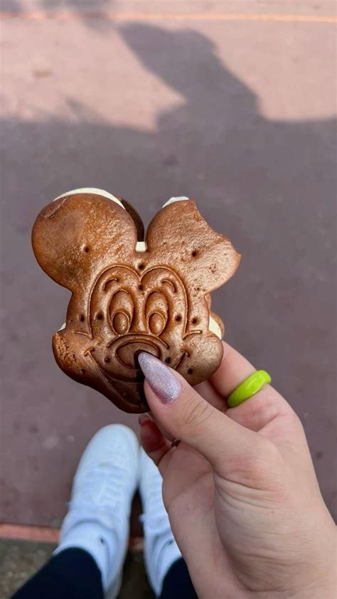 Pin By On Pinuri Create De Tine In Cute Disney