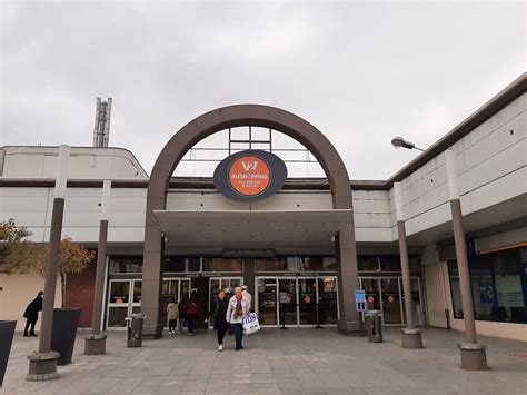 Un Sp Cialiste De La Seconde Main Va Ouvrir Un Magasin Au Centre