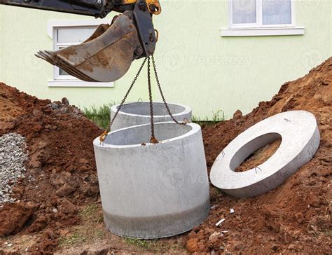 Installation of underground tank for sewage system 15743172 Stock Photo ...