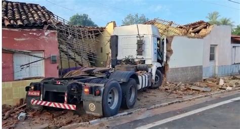 Motorista Perde Controle De Carreta E Colide Contra Casa No Sul Do Piau