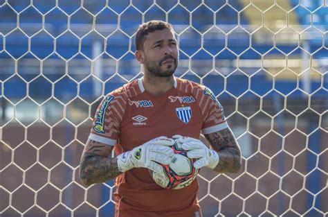 Goleiro Vladimir Renova O Ava At O Final Da Temporada Isto