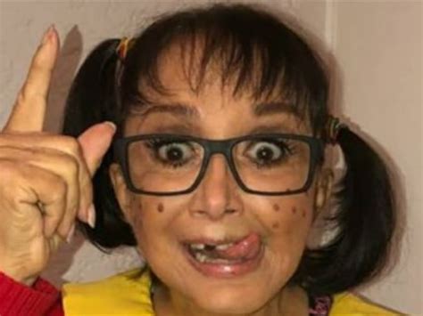 Con una gran sonrisa La Chilindrina sorprendió con fotos en bikini a sus 70 años
