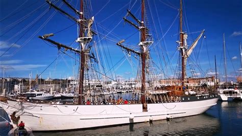 Le Navire Trois M Ts Le Fran Ais Saint Malo Quitte La Marina Du