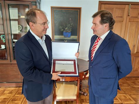 El Presidente Del Cabildo Recibe Un Reconocimiento Del Colegio De