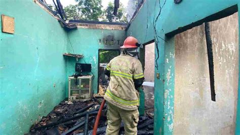 Gegara Bakar Sampah Rumah Di Padaringan Ciamis Ludes Terbakar