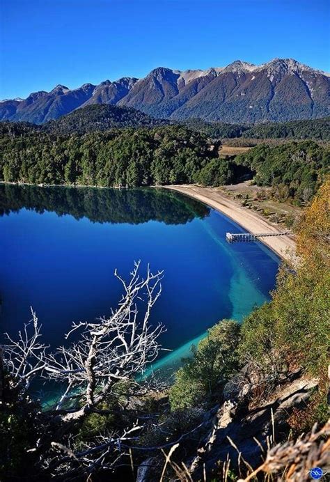 Lago Espejo En La Ruta Siete Lagos Cerca De Villa La Angostura Foto