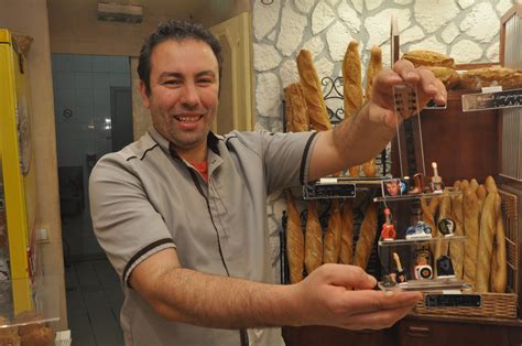 Val d Oise Pontoise fan de Johnny Hallyday le boulanger crée des