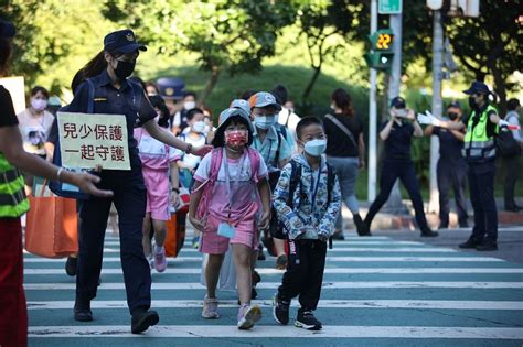 開學了！最新校園防疫新制10張圖一次看 學生上體育課「不脫罩」 上報 焦點