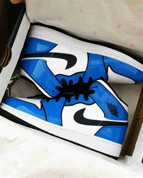 Buy Air Jordan 1 Mid SE 'Signal Blue' DD6834-402 - Novelship