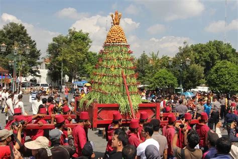 Ragam Keunikan Tradisi Maulid Nabi Di Nusantara Merayakan Kelahiran