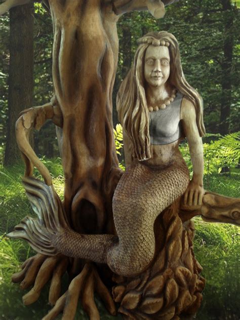 Русалка на дереве