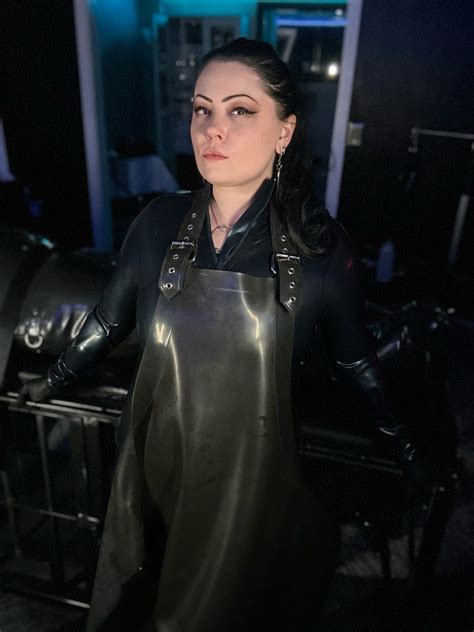 Gallery Seattle Dominatrix Domina Victoria Rage