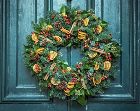 5 Easy Steps To Make A Fresh Pine Holiday Wreath Alpha Fern