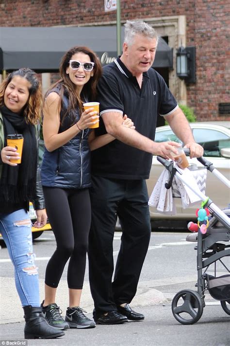 Alec And Hilaria Baldwin Laugh It Up During Nyc Stroll Daily Mail Online