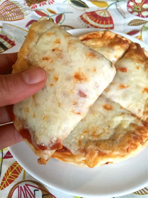 Easy 15-Minute Personal Cheese Pita Pizza Recipe – Melanie Cooks