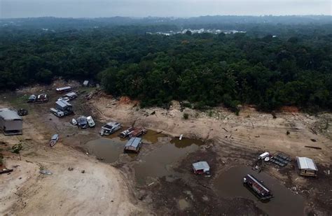 Brasil La Sequía Lleva A Los Ríos Del Amazonas A Niveles