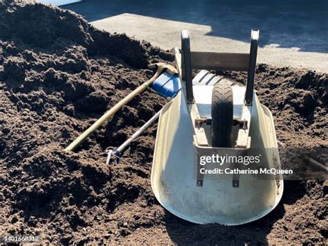 126 Mulch Wheelbarrow Stock Photos High Res Pictures And Images