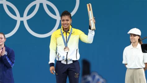 Medallista olímpica Angie Palacios gana el bronce en los Juegos