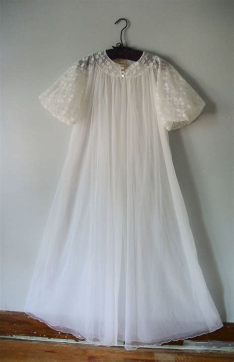 Glamorous White Chiffon Flowing Nightgown Peignoir Robe 1950s Style X